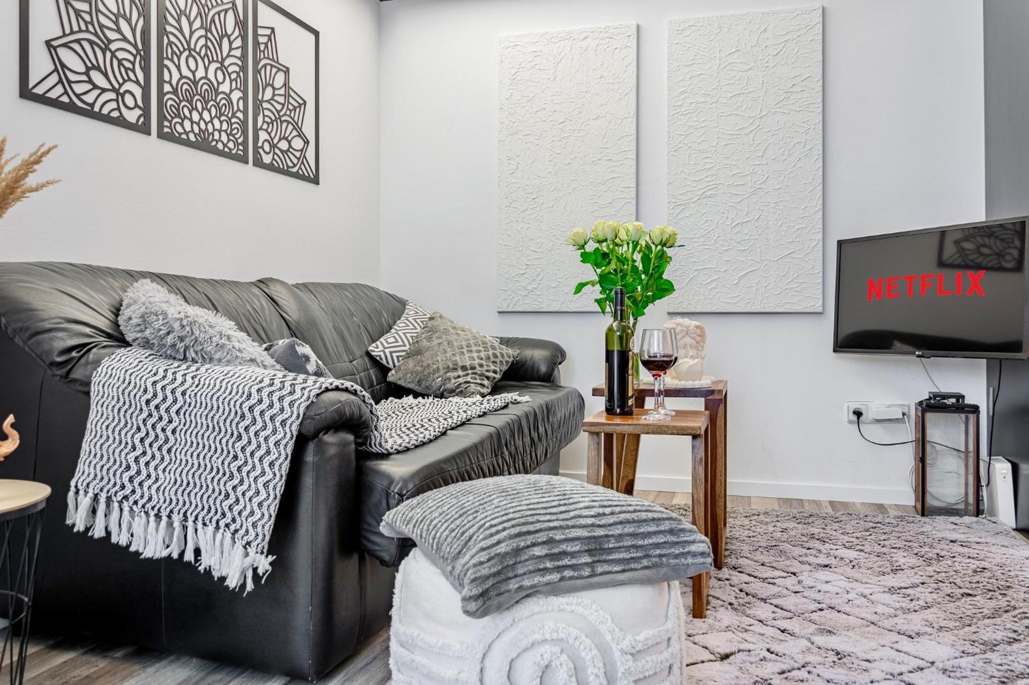 Natural-Style Apartment In The Centre Of Bratislava Eksteriør billede