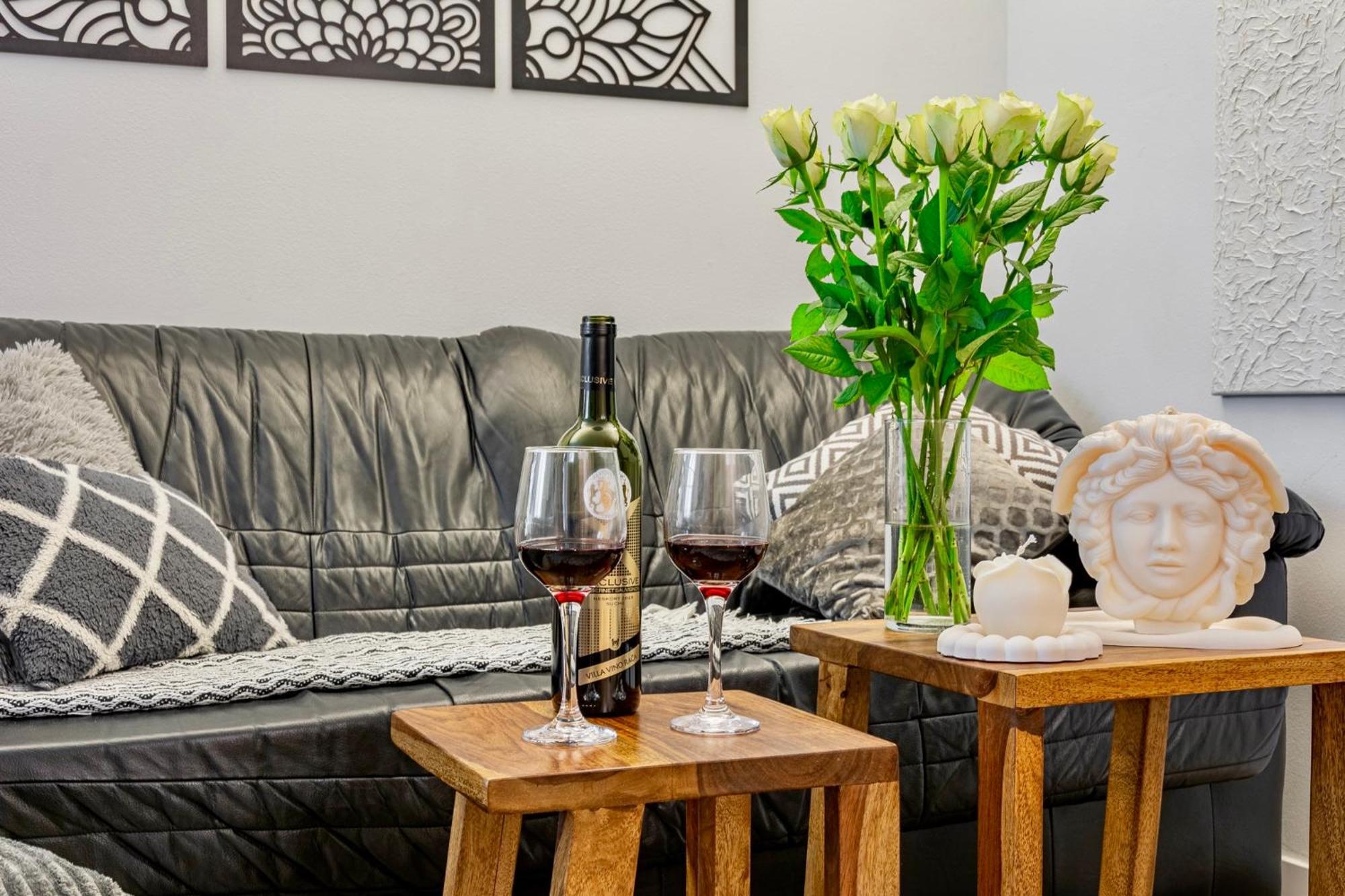 Natural-Style Apartment In The Centre Of Bratislava Eksteriør billede